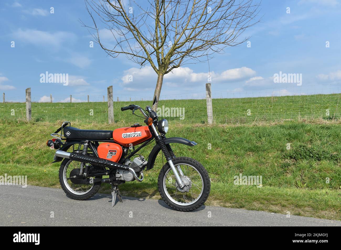 Ciclomotor clásico del GDR Simson S51, Hesse, Alemania, Europa Foto de stock