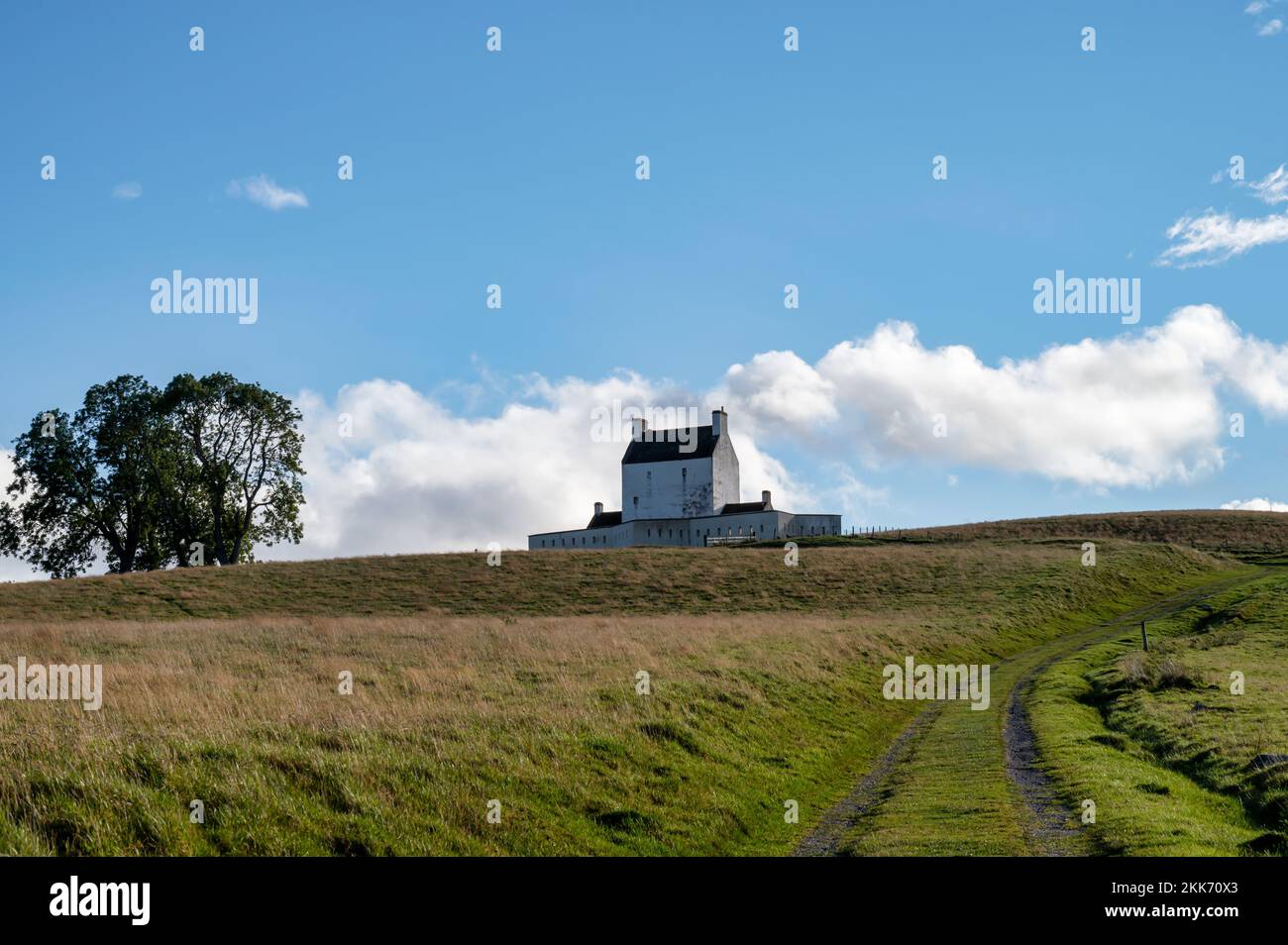 Strathdon, Reino Unido - 14 de octubre de 2022: Castillo Corgarff en las estribaciones de las montañas Cairngorms Foto de stock