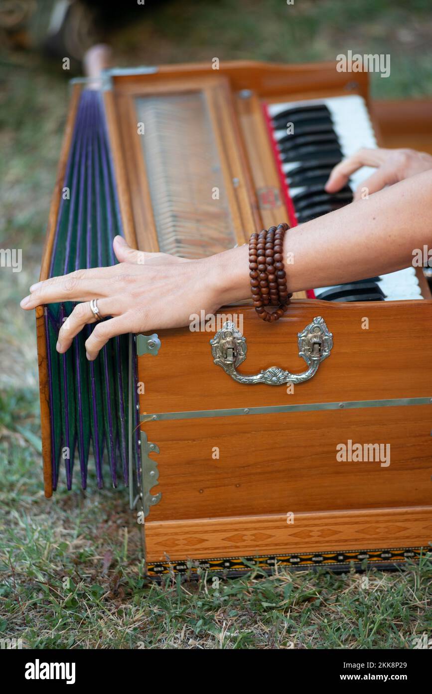Harmonium keyboard fotografías e imágenes de alta resolución Alamy