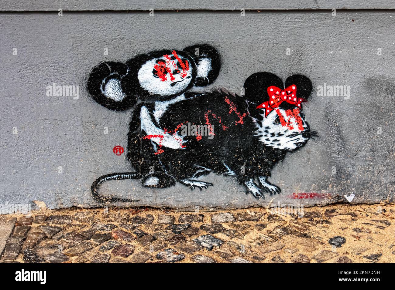 De Berlín, Prenzlauer Berg, divertido arte de la calle por calle Ostap artista, ratón y ratas fornicando Foto de stock