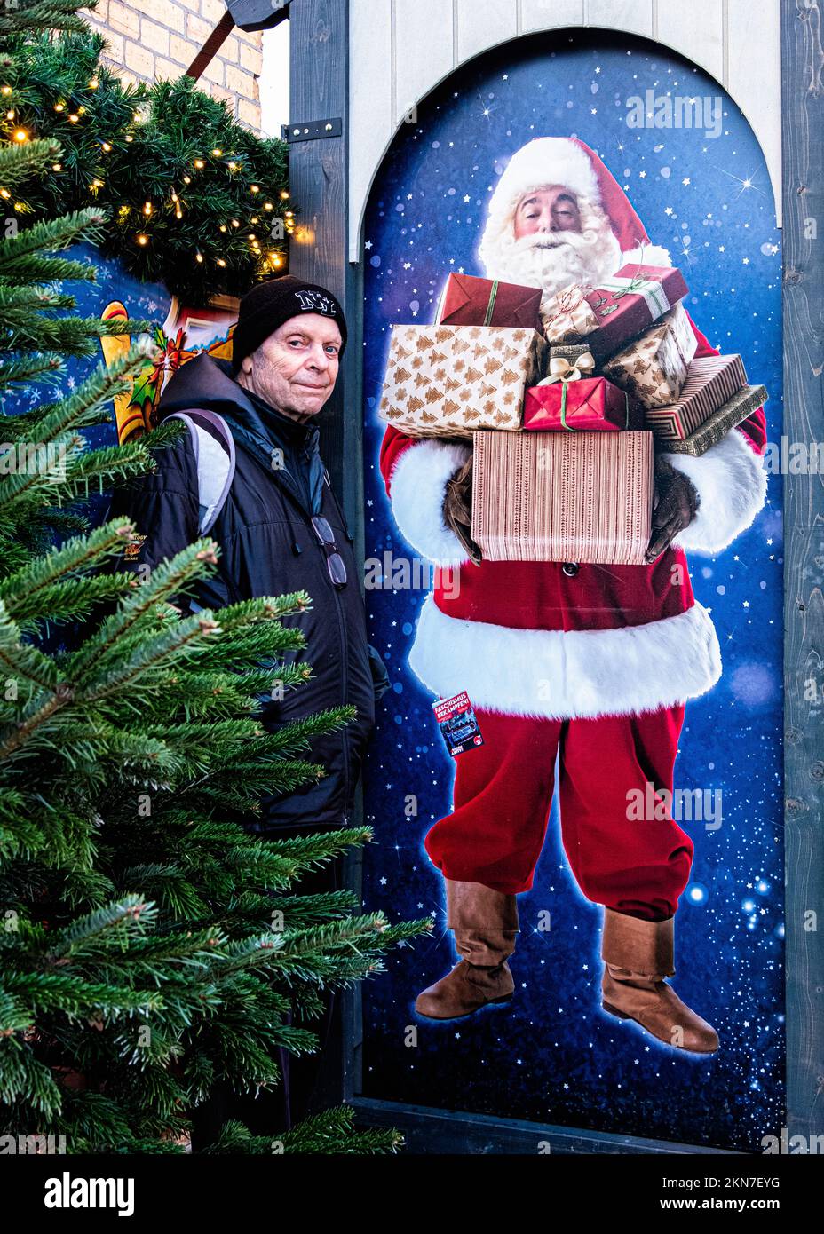 Winterzauber, mercado de Navidad Winter Magic, el mercado más antiguo de Berlín Oriental, Frankfurter Allee 196, Lichtenberg, Berlín. Parque de atracciones y parque de atracciones Foto de stock