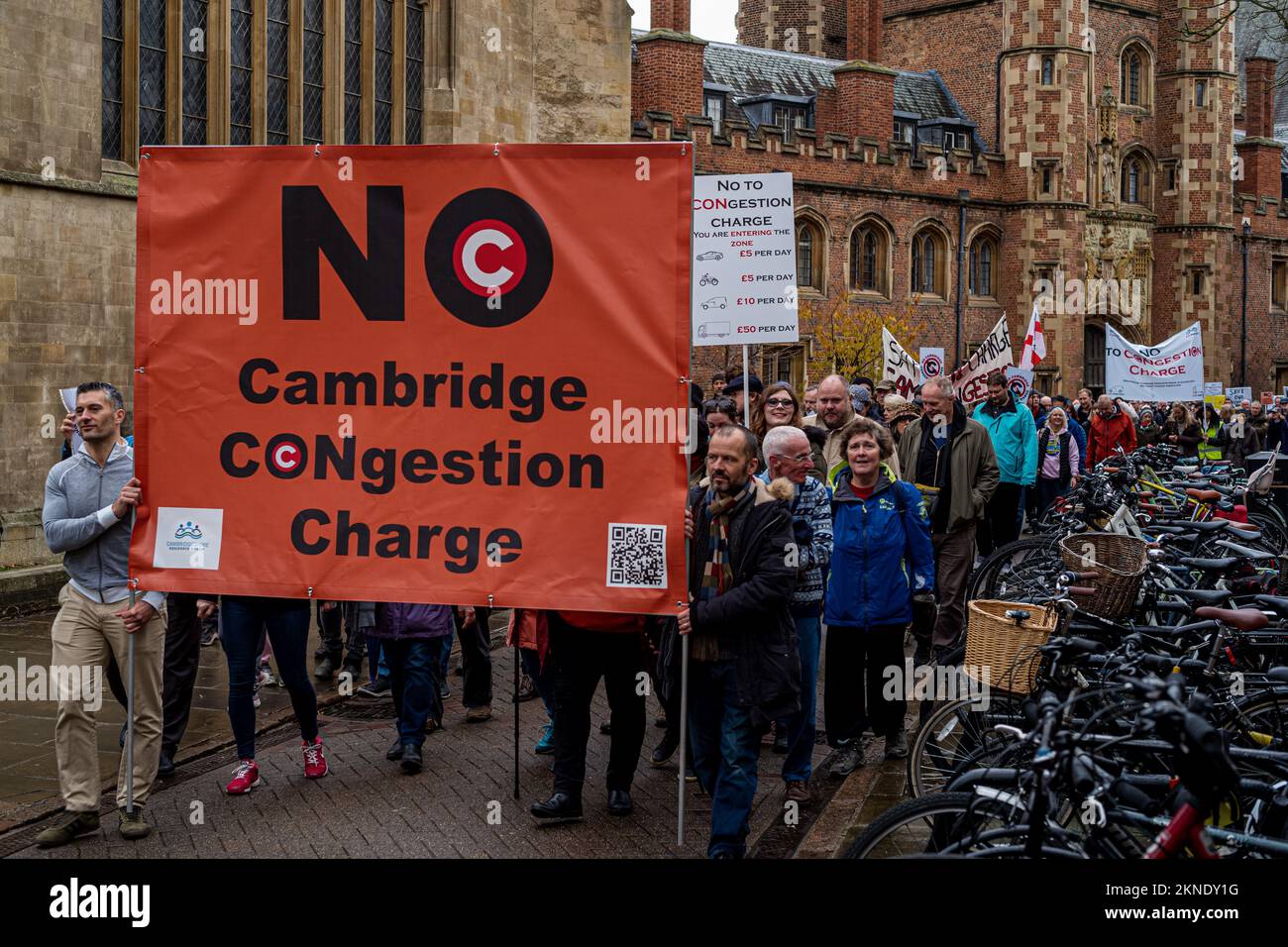Protesta por congestionamiento marzo Cambridge City Centre 27/11/22 Contra el cargo por congestionamiento propuesto por la Greater Cambridge Partnership GCP. Foto de stock