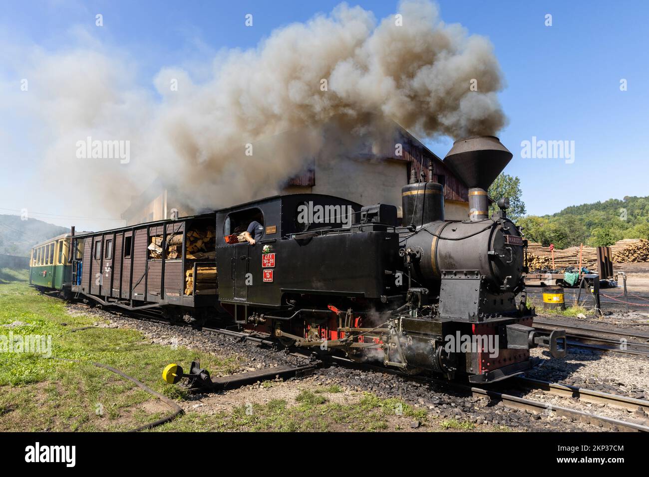 Locomotora de vapor Mocanita de Viseu de Sus, montañas de los Cárpatos, Rumania Foto de stock
