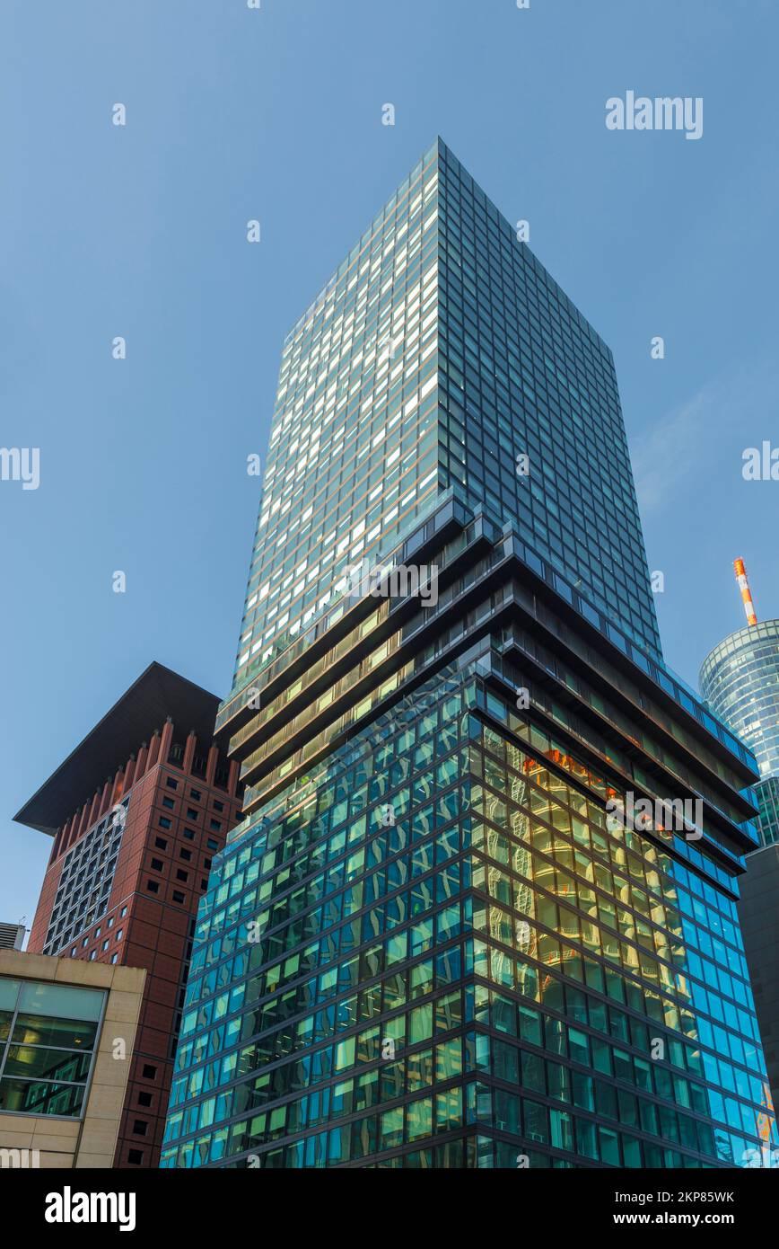 Rascacielos en Frankfurt, Omniturm en el centro, Japancenter a la izquierda, Torre Principal a la derecha, distrito bancario, Frankfurt am Main, Hesse, alemán Foto de stock
