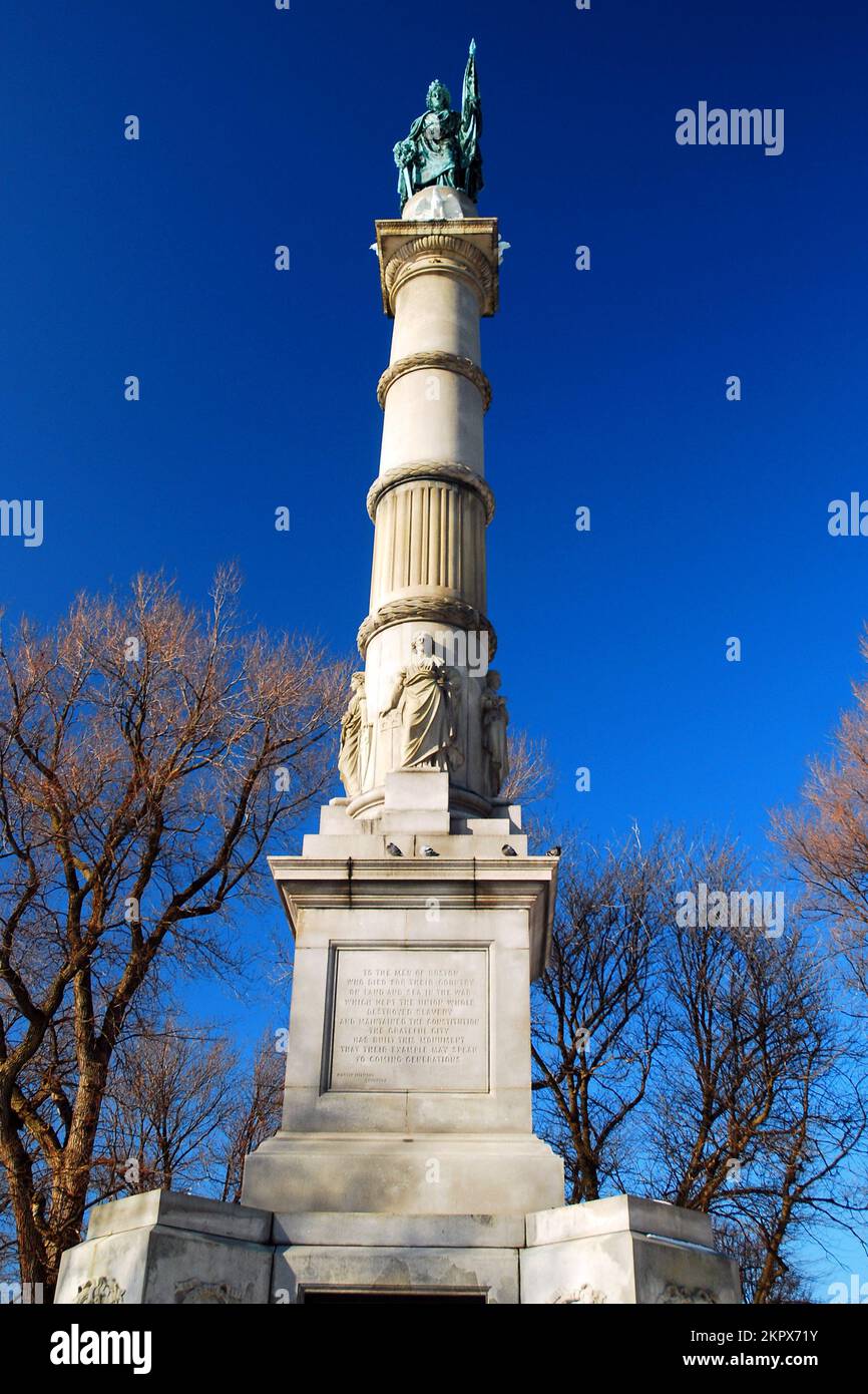 El monumento conmemorativo de la Guerra Civil en Boston Common en un soleado pero frío día de invierno Foto de stock