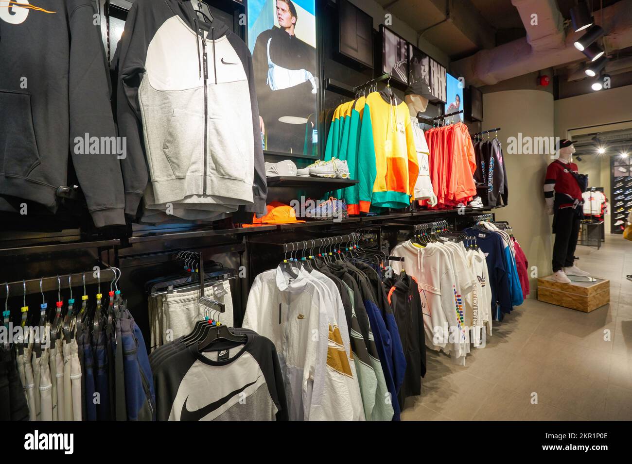 Foot locker retail outlet e imágenes de alta resolución - Alamy