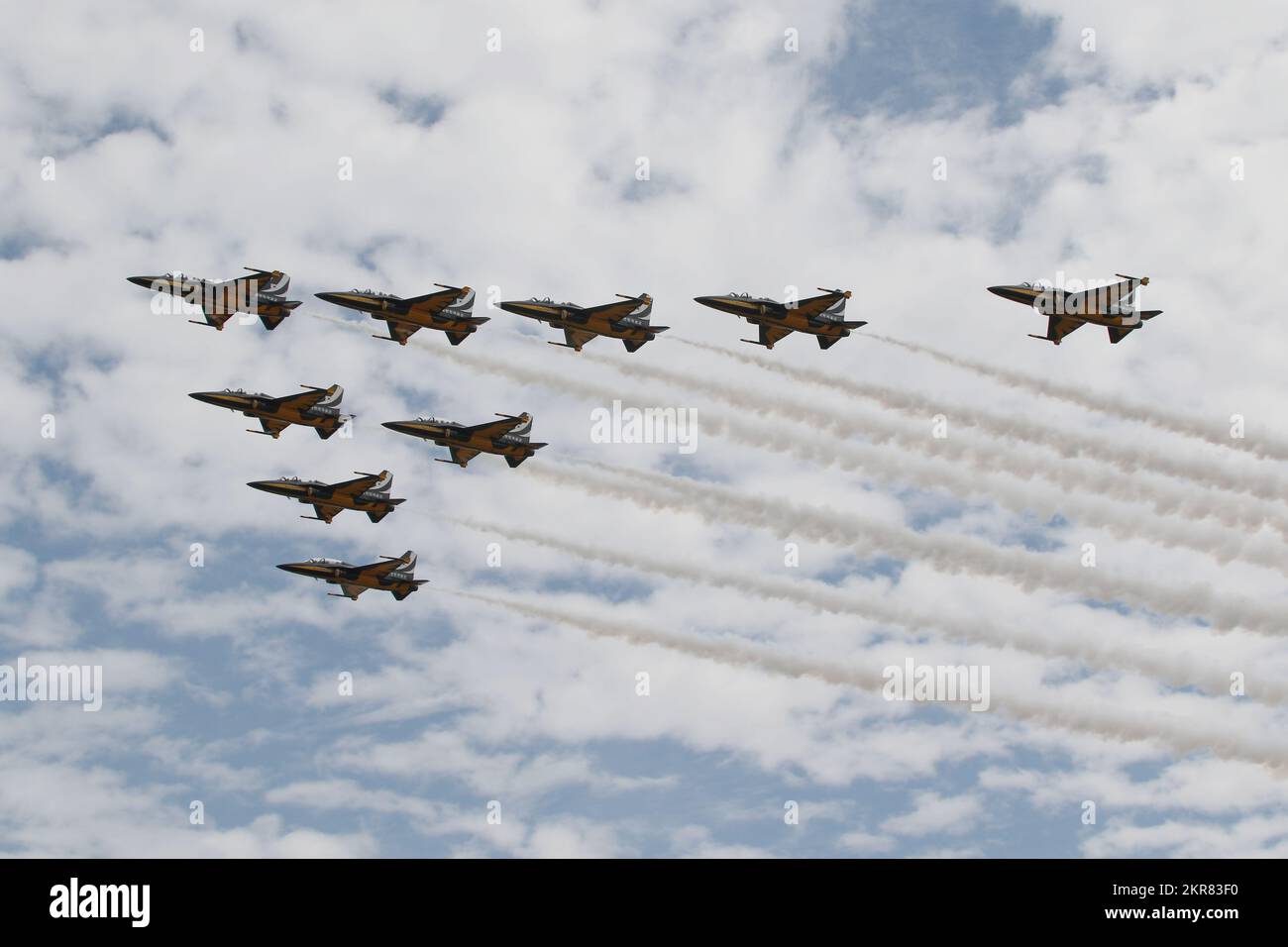 KAI T-50B Golden Eagles de Black Eagles, el equipo de demostración de vuelo de la Fuerza Aérea de la República de Corea, a su llegada a la RAF Fairford en Gloucestershire para participar en el Royal International Air Tattoo 2022. Foto de stock