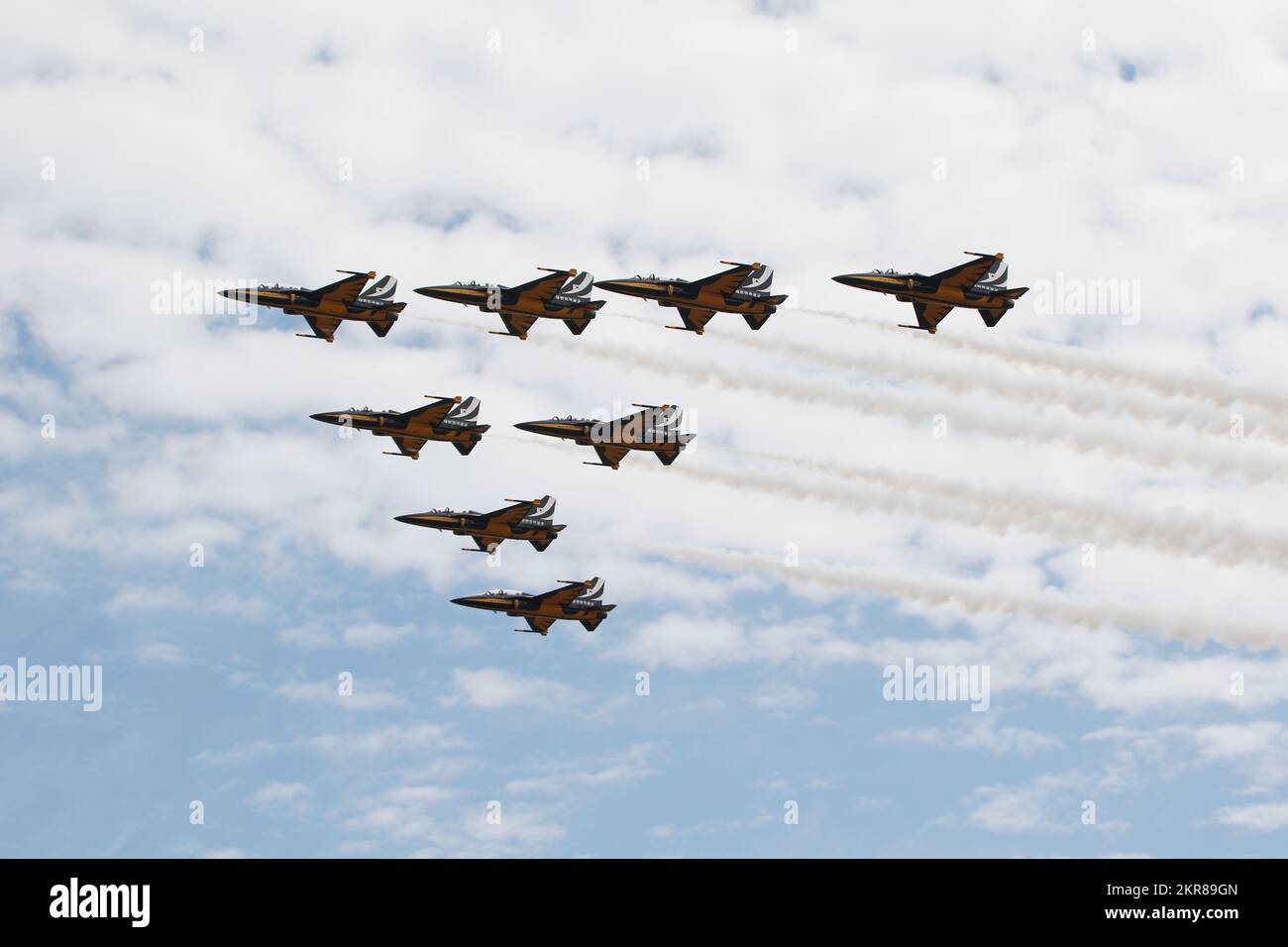 KAI T-50B Golden Eagles de Black Eagles, el equipo de demostración de vuelo de la Fuerza Aérea de la República de Corea, a su llegada a la RAF Fairford en Gloucestershire para participar en el Royal International Air Tattoo 2022. Foto de stock