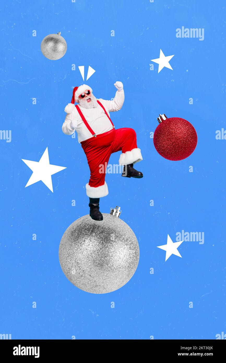Collage de foto de hombre de edad avanzada vestir traje de san nicolás  bailando celebración en el gran árbol de navidad esfera de juguete aisladas  sobre fondo azul Fotografía de stock -