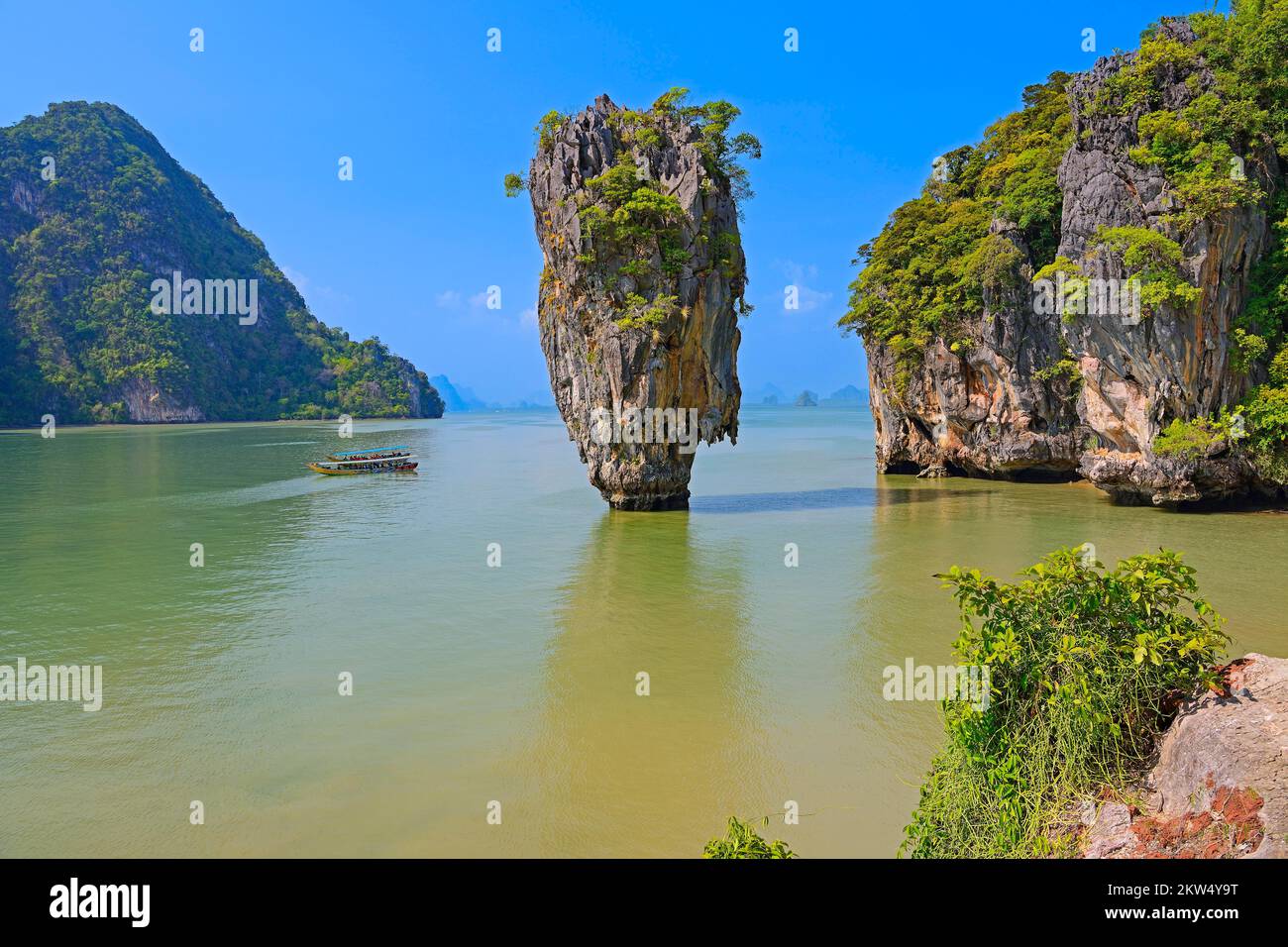 Impresionante formación rocosa en la isla Khao Phing Kan, también en la isla James Bond, Tailandia, Asia Foto de stock