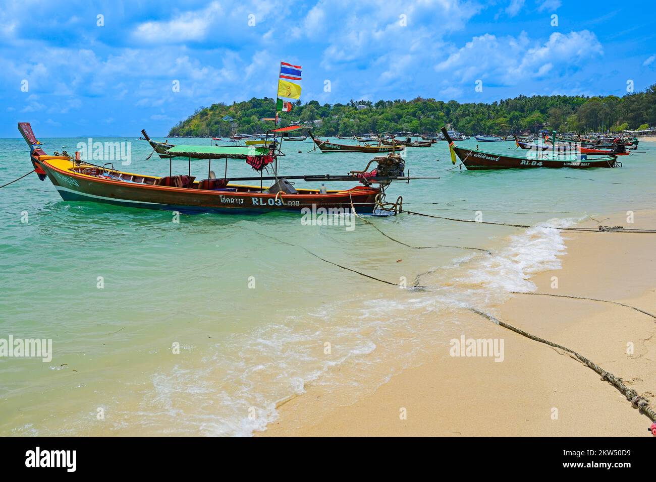 Típicos barcos de cola larga, Rawai Beach, Phuket, Tailandia, Asia Foto de stock