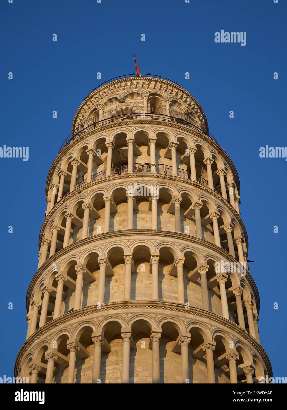 La torre inclinada situada en Pisa, Italia Foto de stock