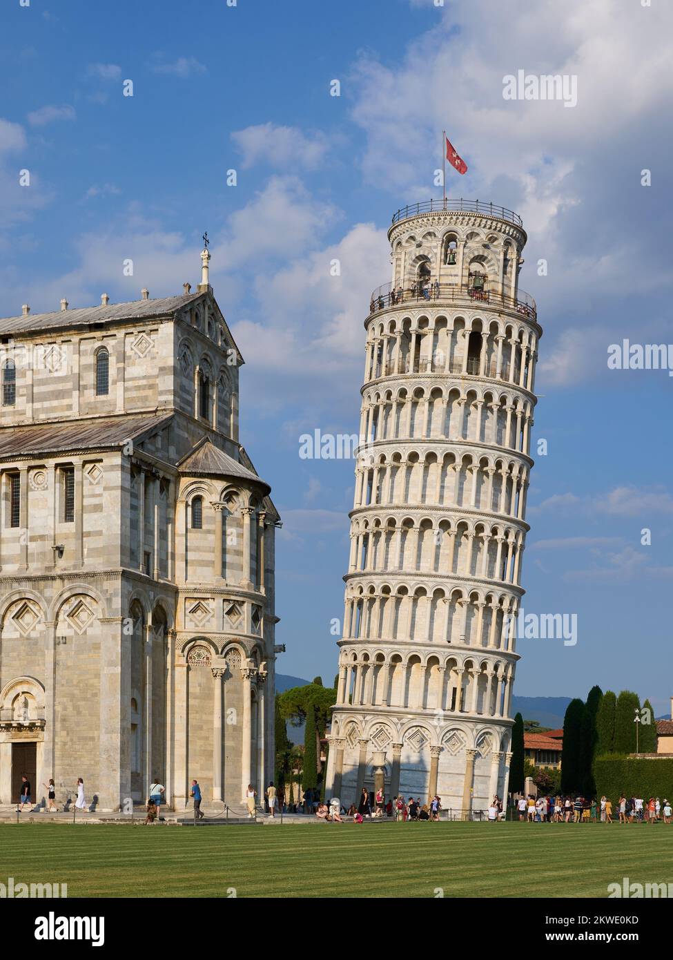 La torre inclinada situada en Pisa, Italia Foto de stock