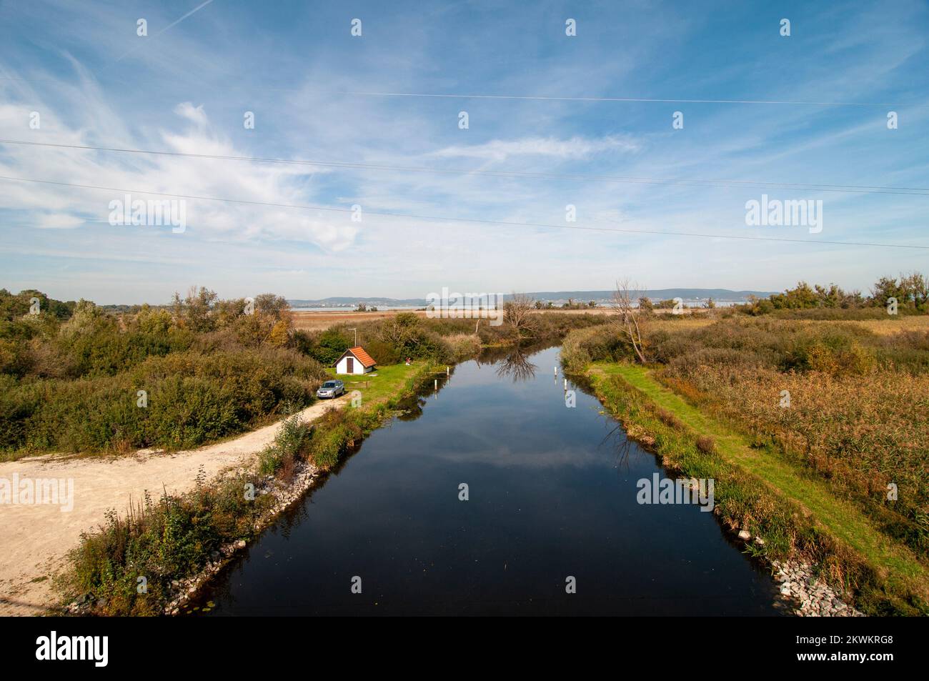 El río Zala desemboca en el lago Balaton en su costa sudoeste, lago Balaton, Hungría Foto de stock