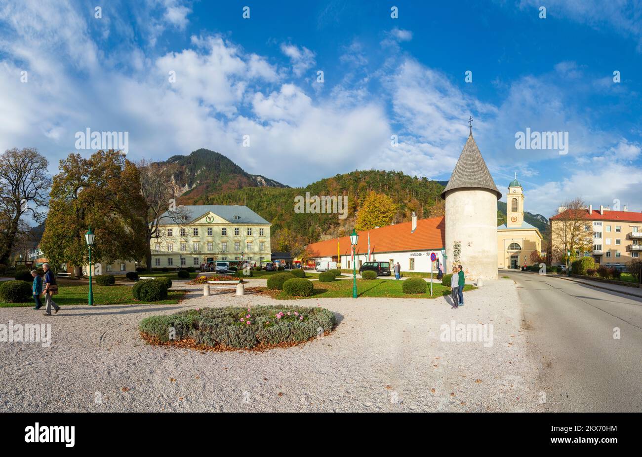 Reichenau an der Rax: Castillo Reichenau, iglesia Reichenau en Wiener Alpen, Alpes, Niederösterreich, Baja Austria Foto de stock
