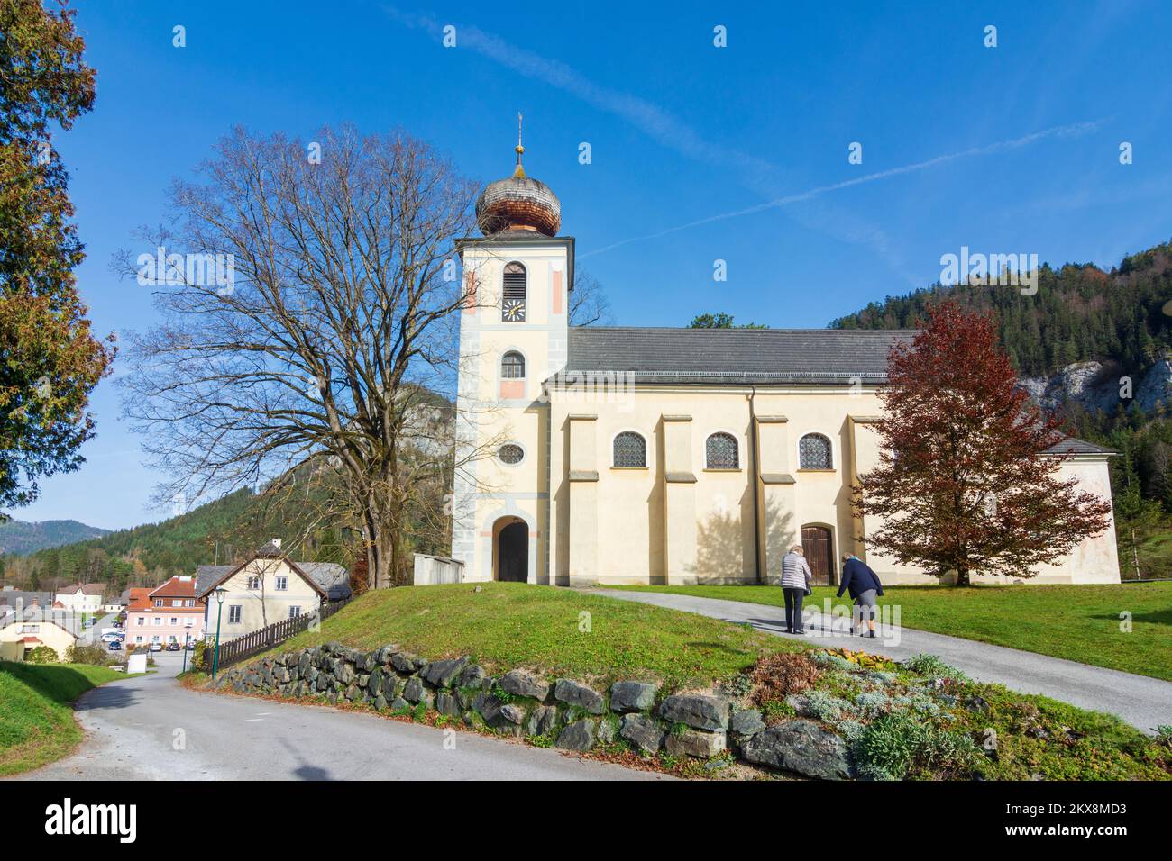 Schwarzau im Gebirge: iglesia Schwarzau im Gebirge en Wiener Alpen, Alpes, Niederösterreich, Baja Austria Foto de stock