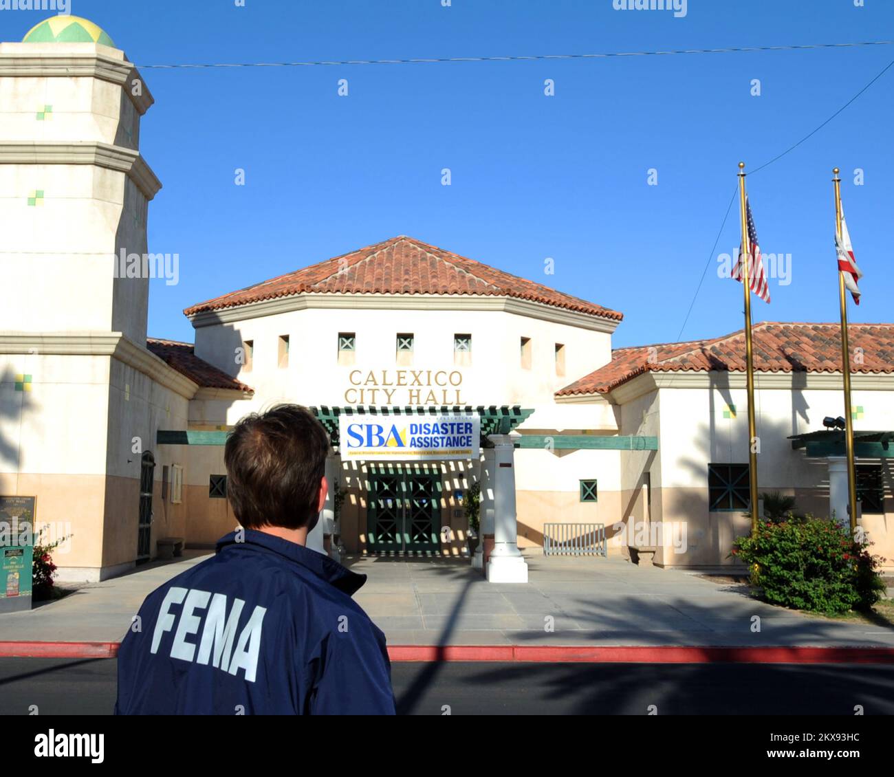 Terremoto - Calexico, California , 11 de mayo de 2010 El Estado ha recibido una declaración de emergencia de la Administración de Pequeños Negocios para la AI solicitada por el Condado Imperial. SBA ofrece préstamos de bajo interés a propietarios de viviendas, inquilinos y negocios por pérdidas no aseguradas de bienes raíces y bienes personales bajo el desastre declarado DR 1911. Adam DuBrowa/FEMA. Terremoto de California. Fotografías relacionadas con los Programas, Actividades y Funcionarios de Manejo de Desastres y Emergencias Foto de stock