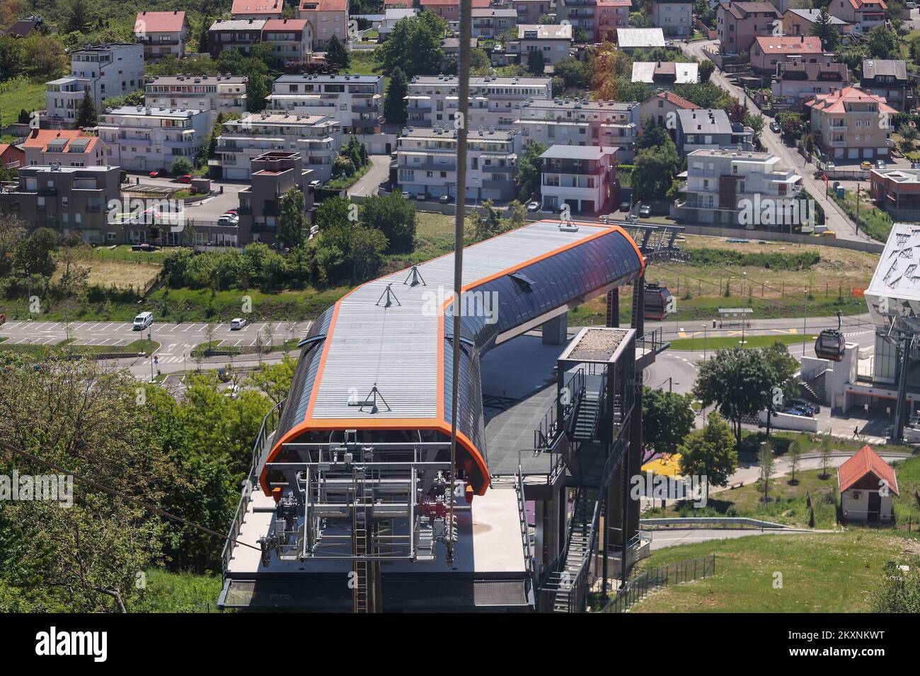La nueva estación del teleférico está representada en Zagreb, Croacia, el 26 de mayo de 2021. La inversión total en el nuevo teleférico es de 100 millones de euros. En una hora podrá transportar 1.500 pasajeros, con un viaje de 16 minutos a una velocidad de 20 km/h. Foto: Luka Stanzl/PIXSELL Foto de stock