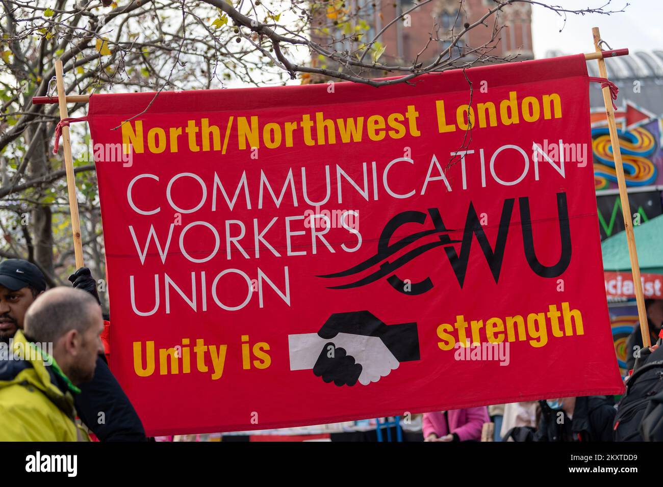 Londres, Reino Unido. 30th de Nov de 2022. Rally y marcha por pago y condiciones de la UCU y CWU Crédito: Ian Davidson/Alamy Live News Foto de stock