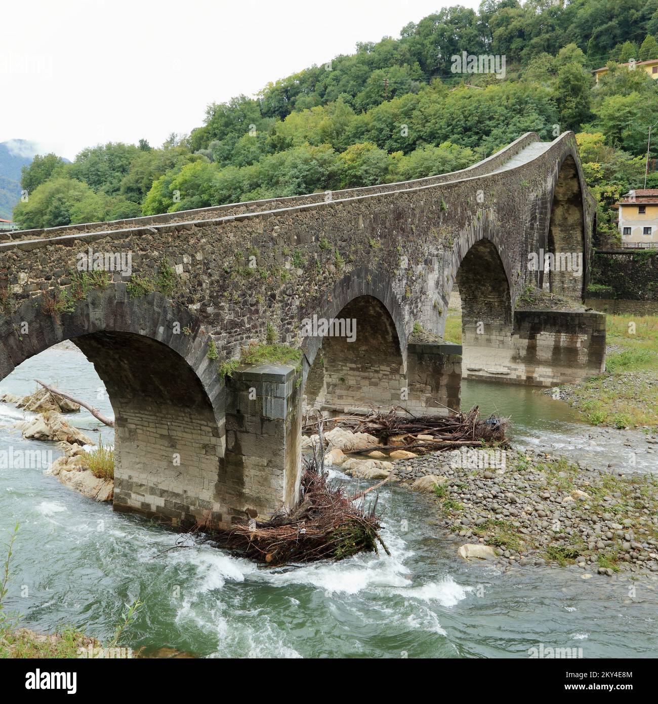 Puente del Diablo, Ponte del Diavolo, Ponte della Maddalena, Teufelsbrücke, Borgo a Mozzano Foto de stock