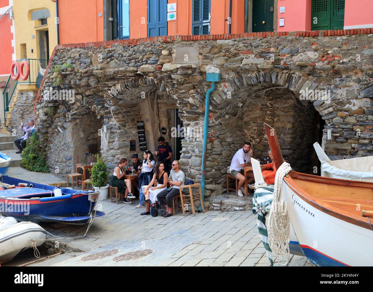 Lo Scalo Lounge Bar, Riomaggiore, Cinque Terre, Liguria, Italia Foto de stock