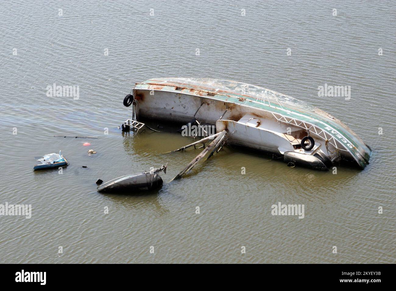 Boat fuel can fotografías e imágenes de alta resolución - Alamy