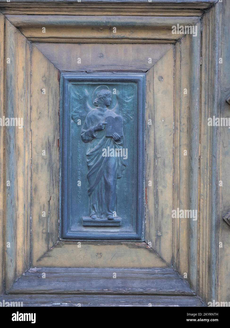 Representación de un ángel en la puerta de entrada, Iglesia de Santa Maria  del Popolo, Roma, Lazio, Italia, Europa Fotografía de stock - Alamy