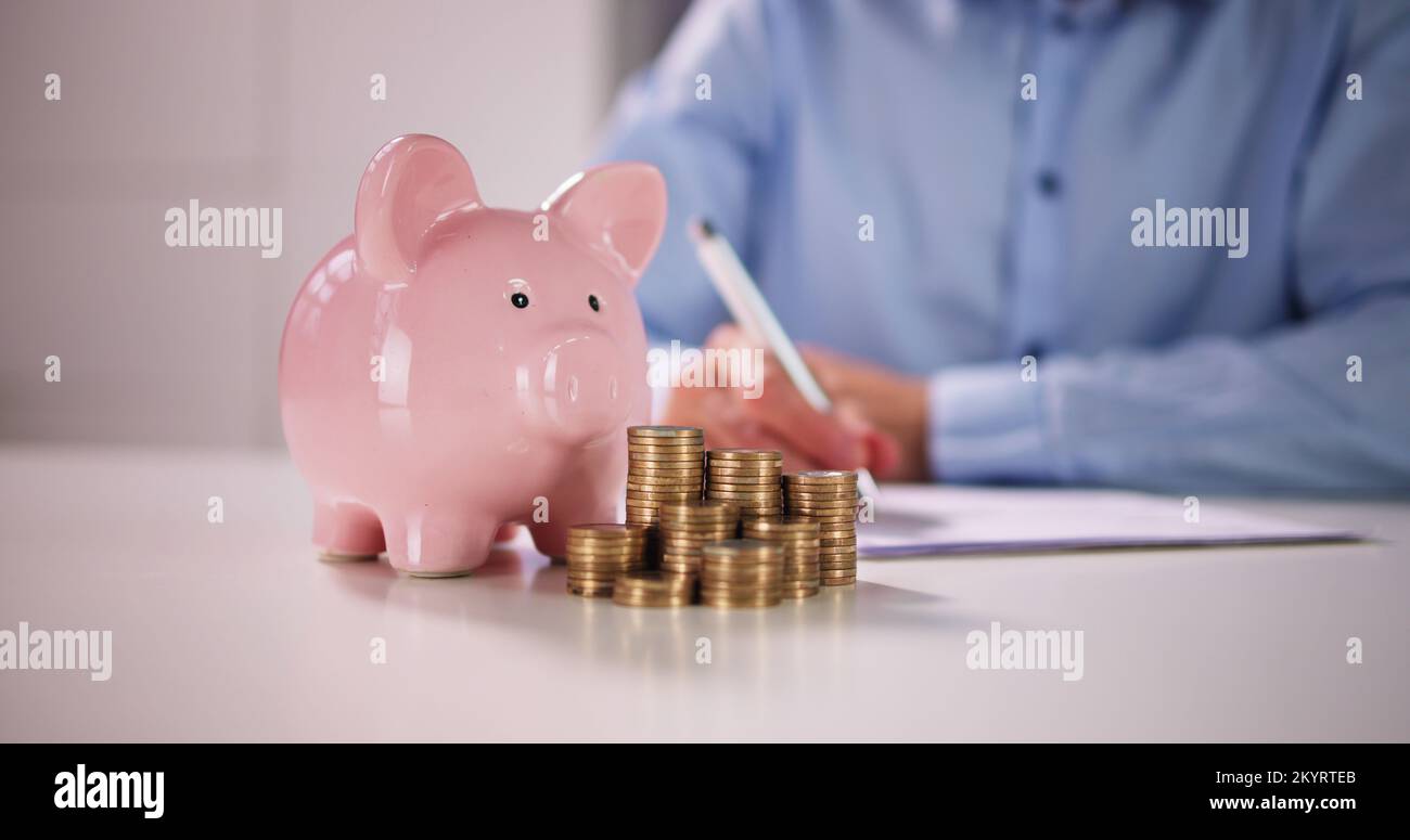 401k Presupuesto PiggyBank. Beneficios de Seguridad de Pensiones Dinero Foto de stock