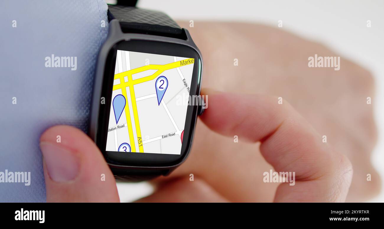 Reloj de pulsera con mapa GPS móvil. Conexión inteligente Foto de stock
