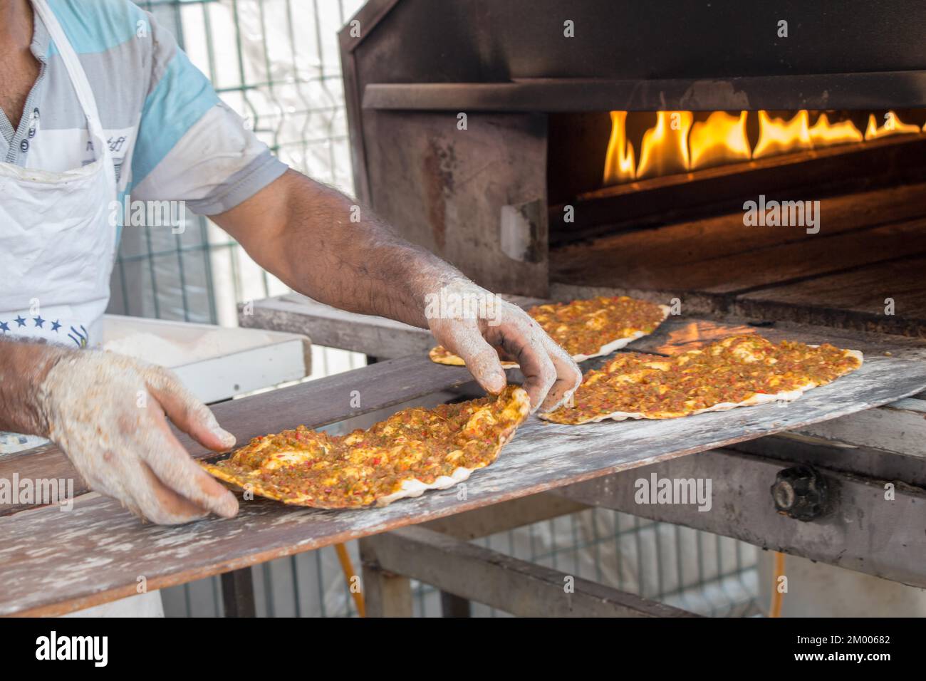 Lahmacun, pizza turca panqueques con relleno de carne picante Foto de stock