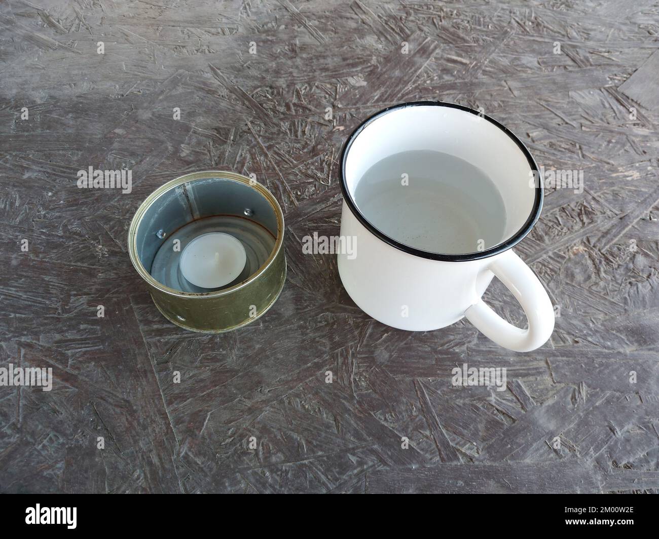 Quemadores de aceites esenciales con velas por debajo del recipiente de  aceite, cerrar Fotografía de stock - Alamy