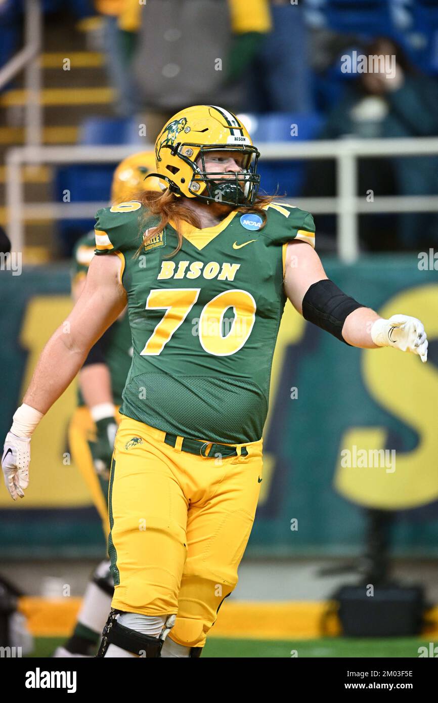 North Dakota State Bison Offensive Tackle Cody Mauch (70) durante un