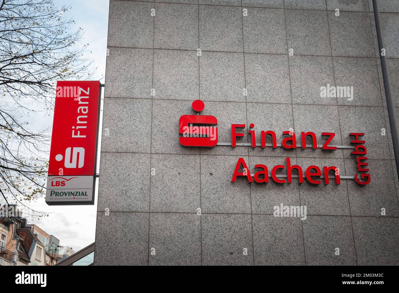 Imagen de un cartel con el logotipo de Sparkasse Finanz Aachen en su oficina en el centro de Aquisgrán, Alemania. El Sparkassen-Finanzgruppe ('Cajas de Ahorros Fina Foto de stock