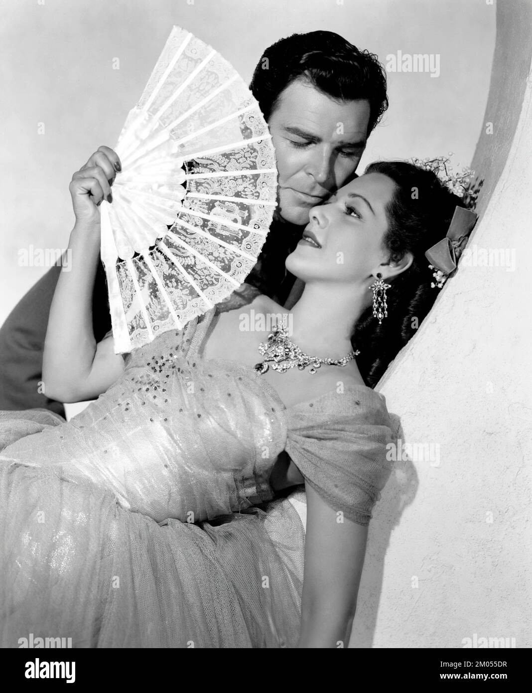 MARIA MONTEZ Y ROD CAMERON EN PIRATS OF MONTEREY (1947), dirigida por ALFRED L. WERKER. Crédito: FOTOGRAFÍAS UNIVERSALES / Álbum Foto de stock