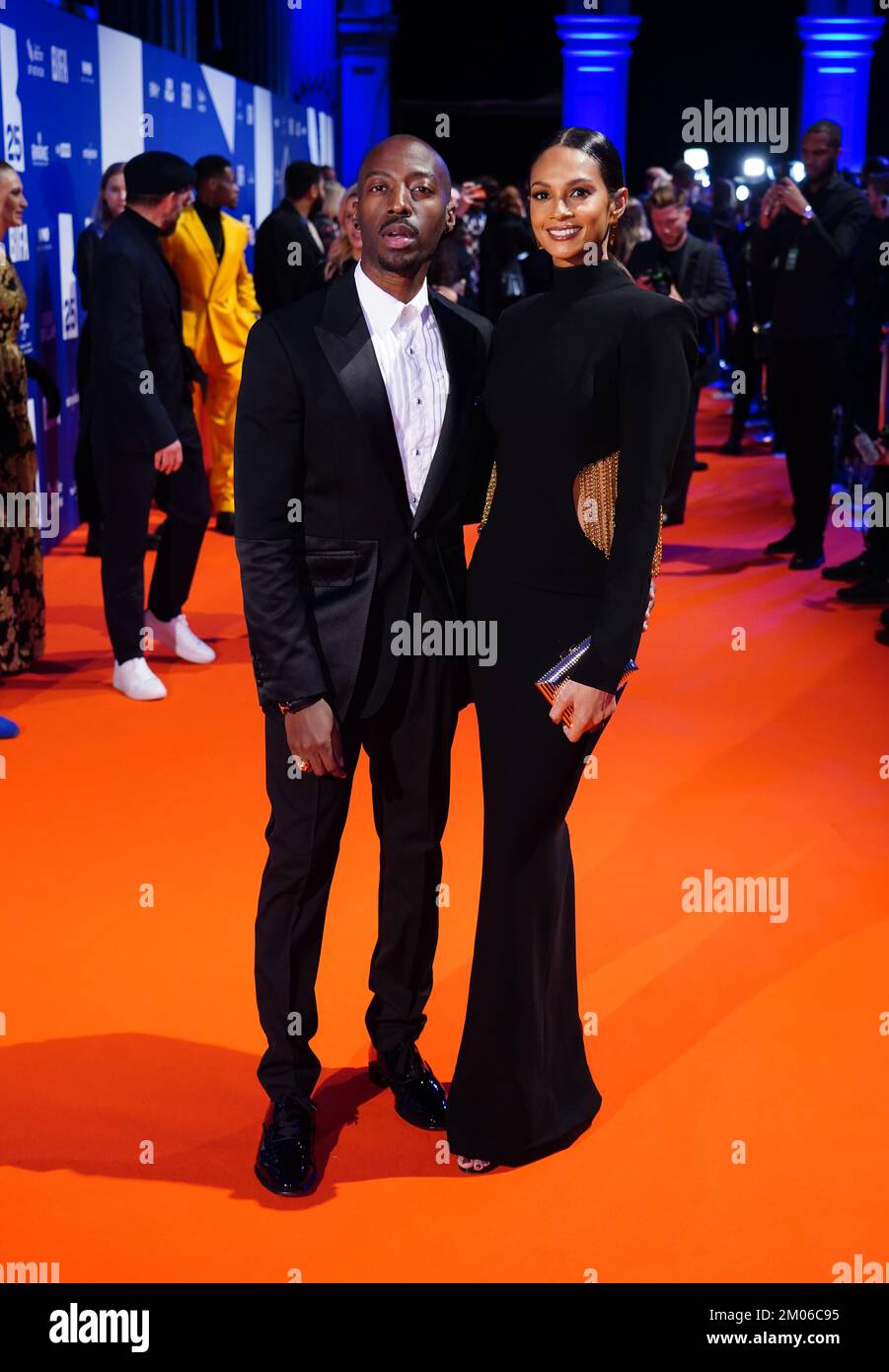 Alesha Dixon y su esposo Azuka Ononye asistiendo a la ceremonia de los