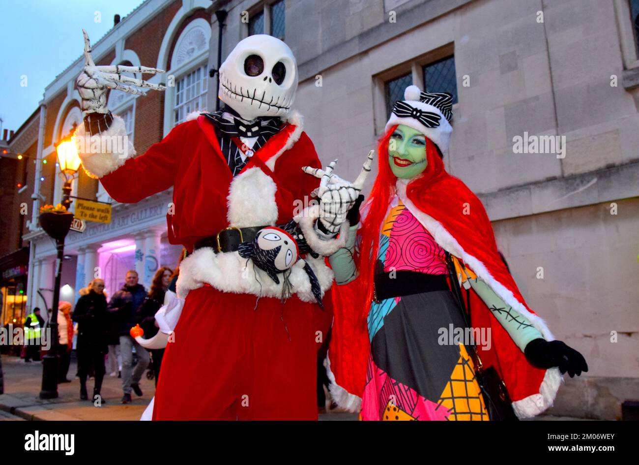 Rochester retrocedió a la época victoriana para celebrar al autor Charles Dickens con el Festival de Navidad de Dickensian de la ciudad. Muchos personajes famosos Foto de stock