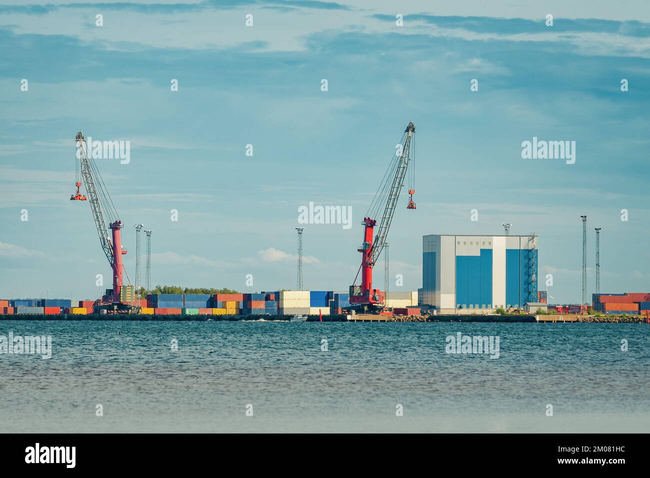 Puerto industrial de Halmstad en el mar de Kattegat en Suecia Foto de stock
