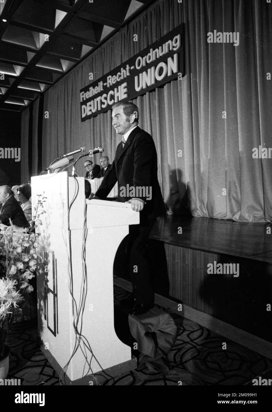 El intento de fundar un nuevo partido de derecha, aquí la conferencia