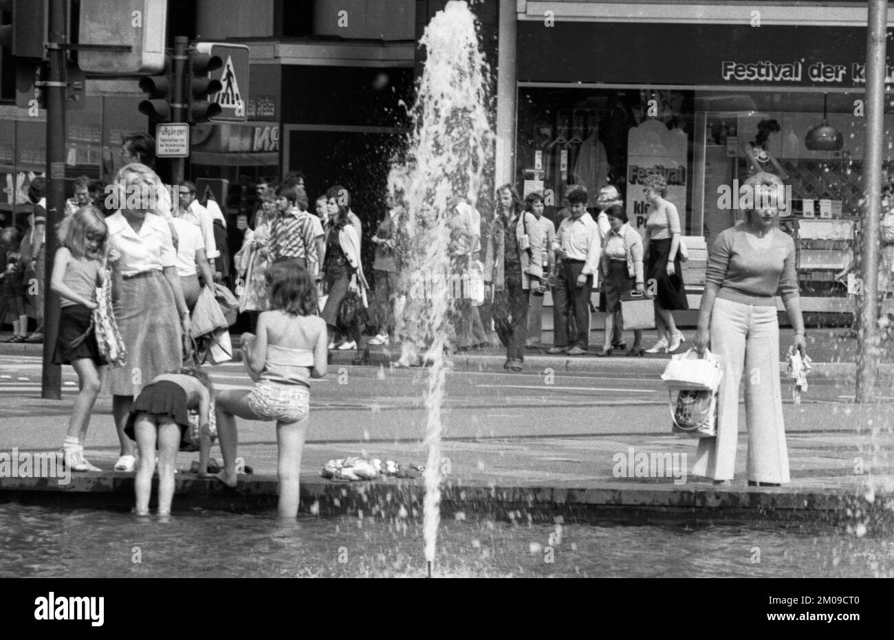 Un caluroso día de verano en 04.07.1975 en la ciudad de E, Alemania, Europa Foto de stock