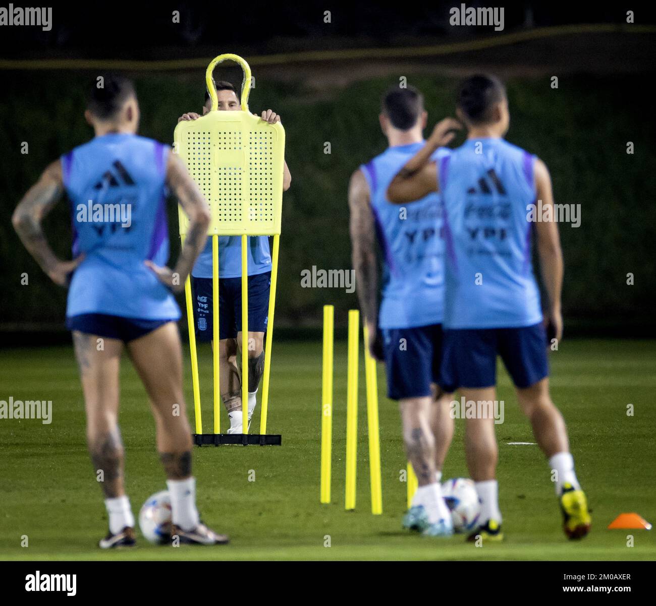 DOHA - Lionel Messi durante una sesión de entrenamiento del equipo