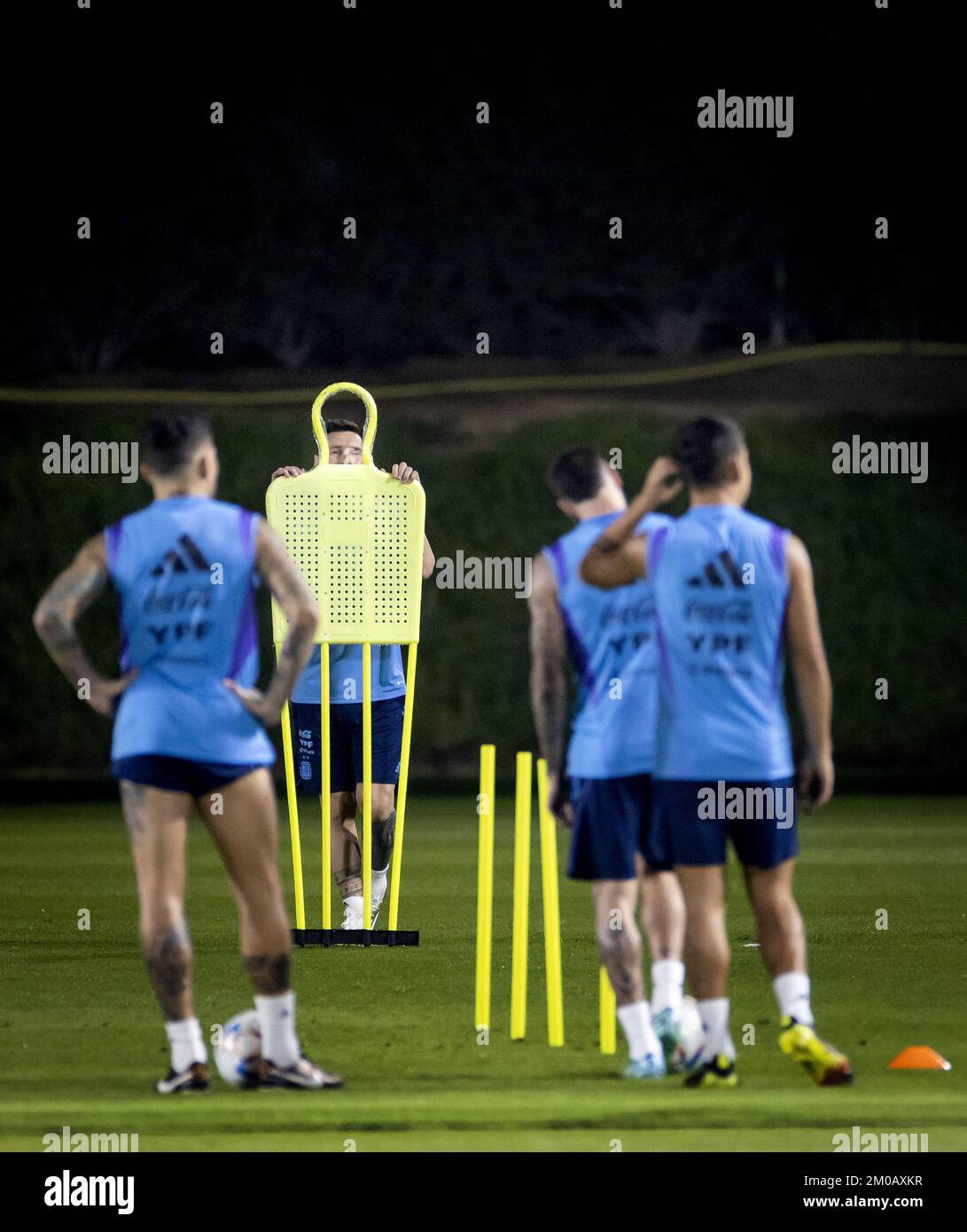 DOHA - Lionel Messi durante una sesión de entrenamiento del equipo