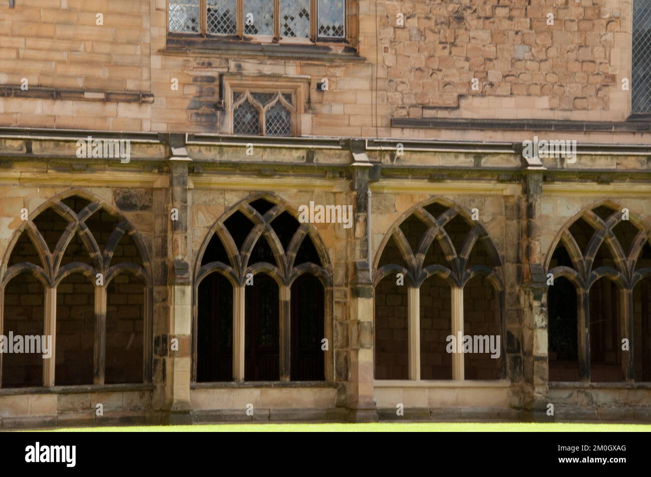 Claustro, Catedral de Durham, Durham, Co Durham, Tyne and Wear, REINO UNIDO. La catedral de Durham es una catedral normanda, construida entre 1093 y 1133. Foto de stock