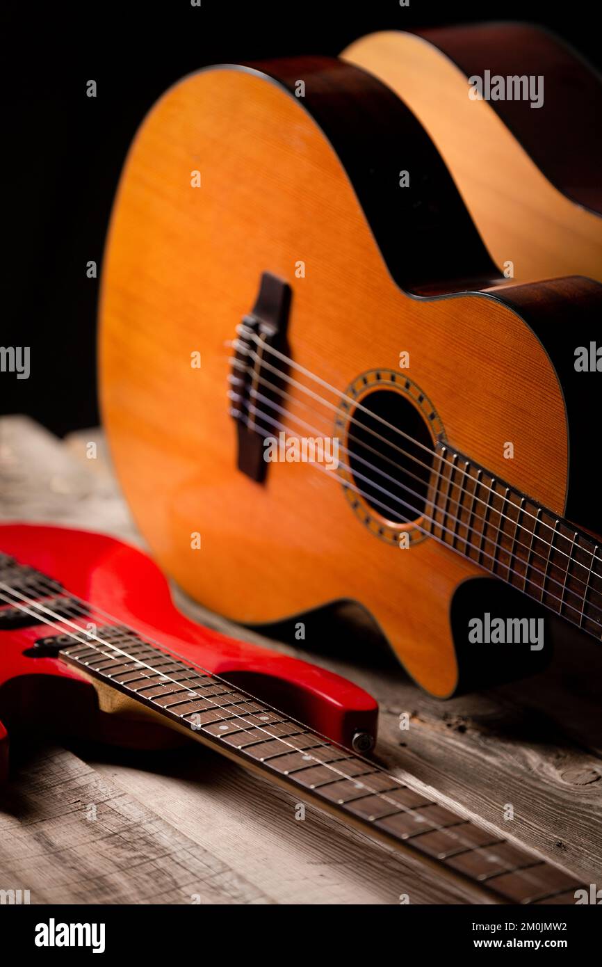 taller de mantenimiento de guitarras y guitarras reacondicionadas  Fotografía de stock - Alamy