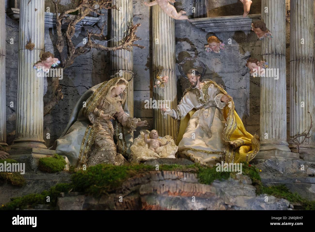 Varias figuras que representan una escena del nacimiento de Cristo se