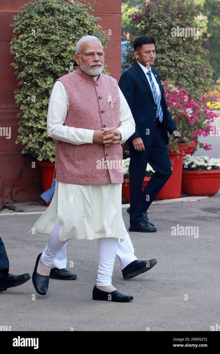 Nueva Delhi, India. 07th de Dic de 2022. El primer ministro de la India, Narendra Modi, llega a la Casa del Parlamento el día de apertura de la sesión de invierno de 2022. (Foto de Ganesh Chandra/SOPA Images/Sipa USA) Crédito: SIPA USA/Alamy Live News Foto de stock