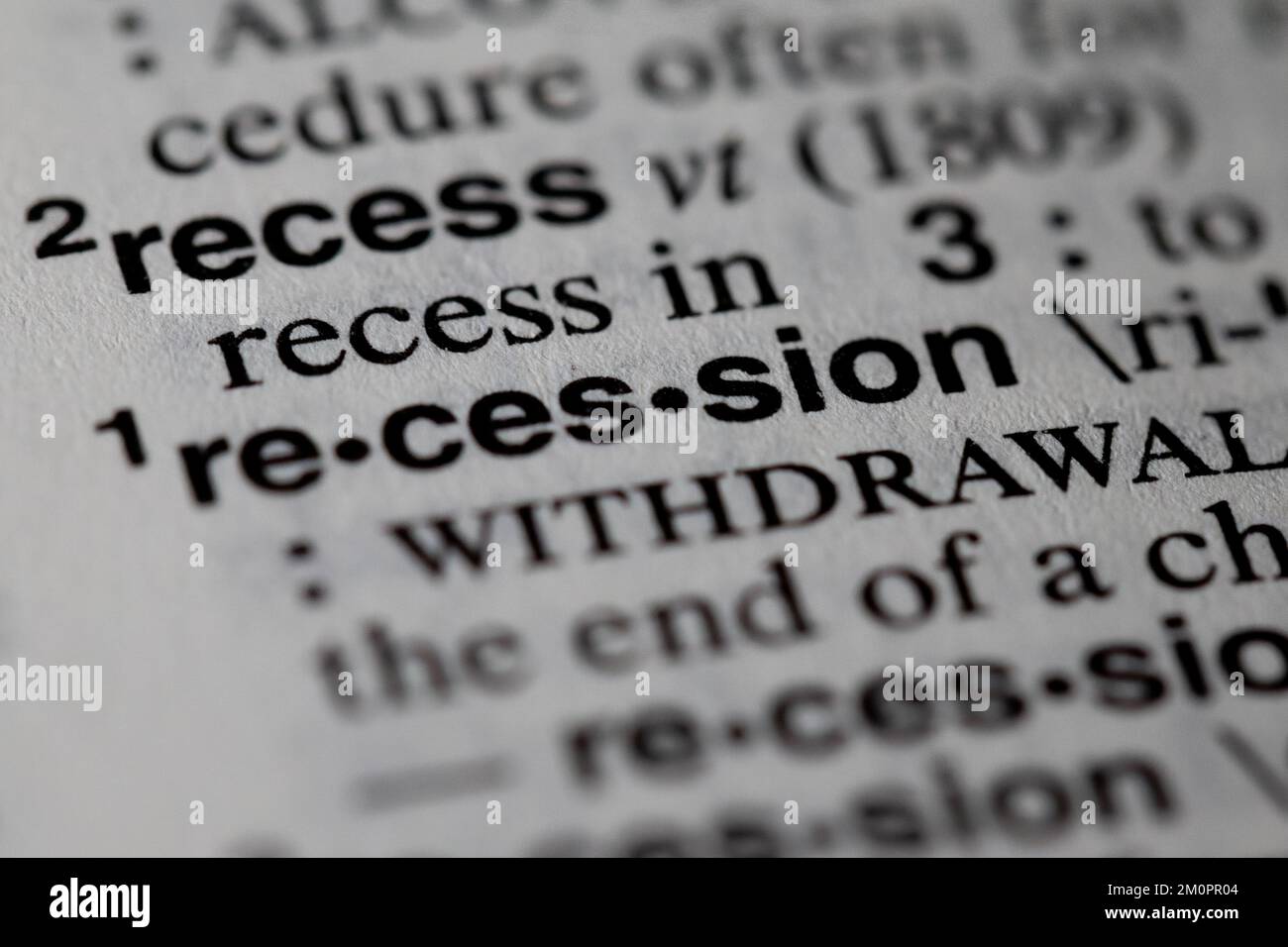 La palabra recesión escrita en el diccionario Foto de stock
