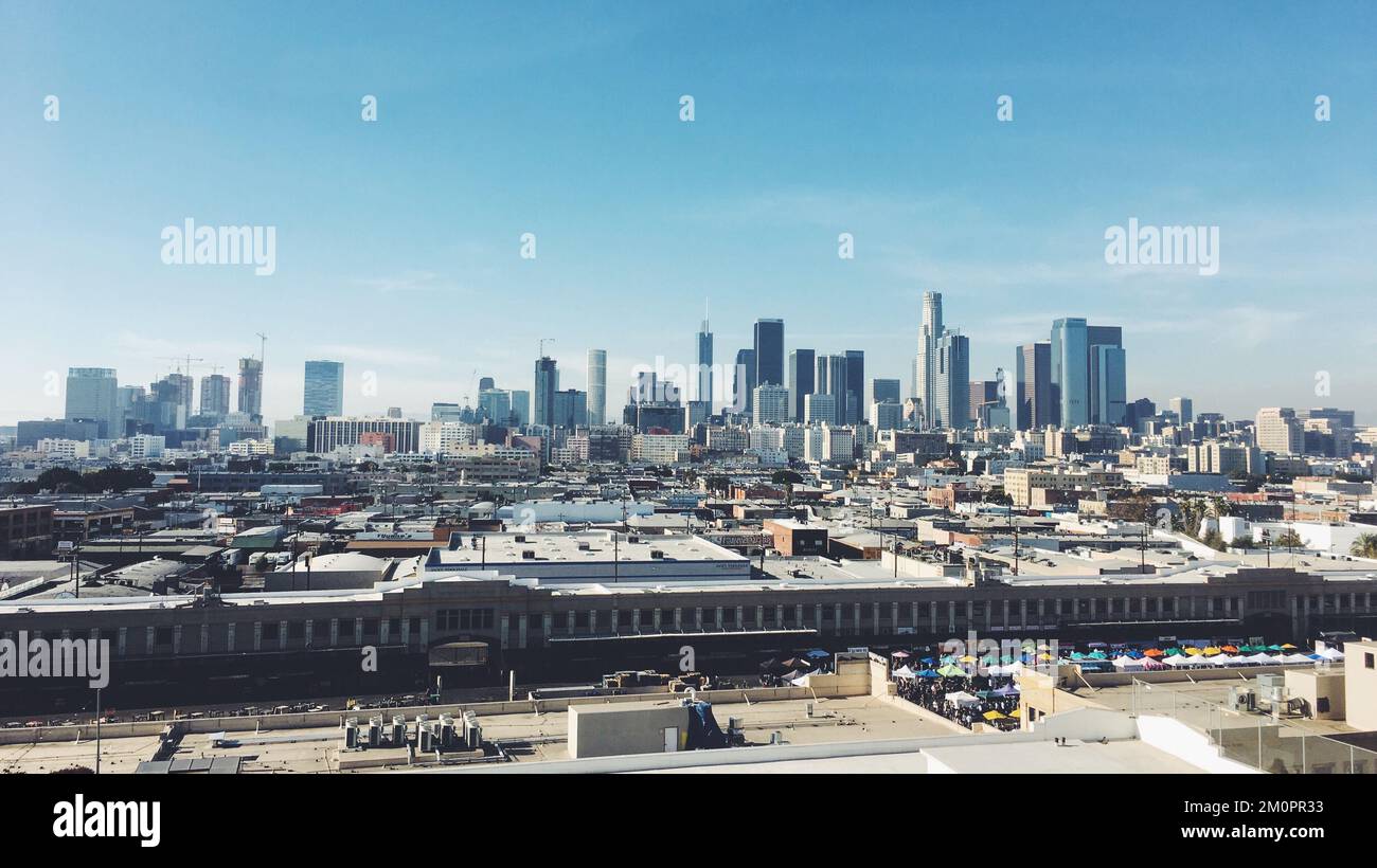 Una hermosa vista del horizonte de Los Ángeles con edificios modernos Foto de stock
