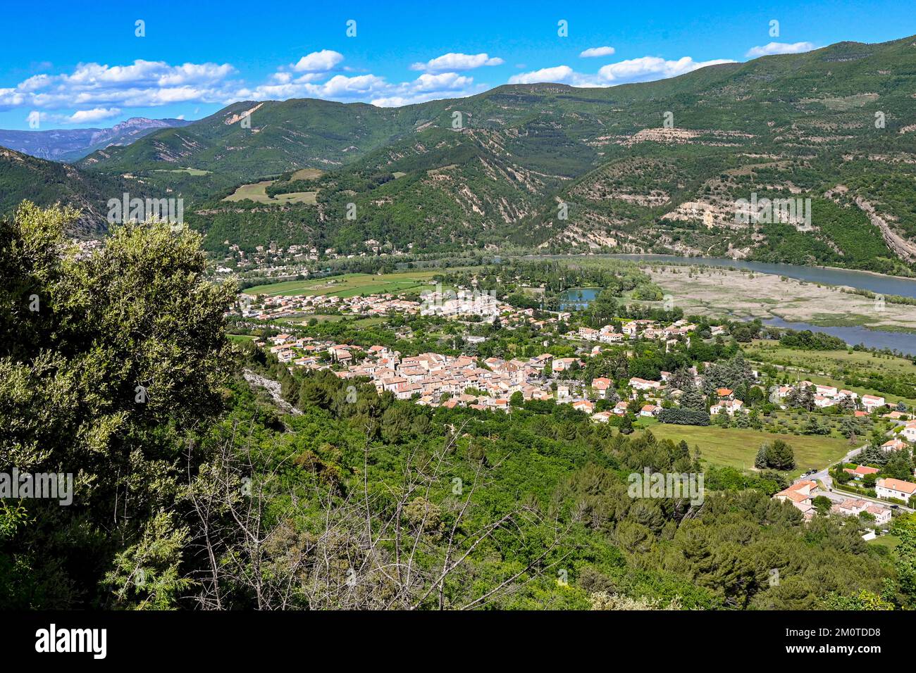 Francia, Alpes de Hautes Provence, Chateau Arnoux Saint Auban, Vallay del río Durance Foto de stock