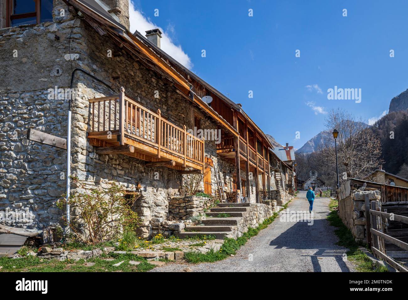 Francia, Hautes-Alpes, R?allon, casas de piedra de la aldea de Gourniers Foto de stock