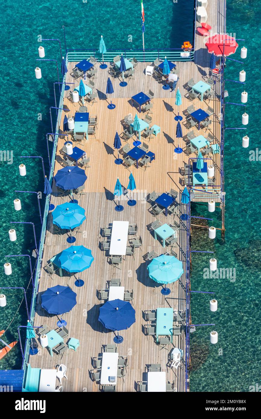Marameo Beach Club de Villa Comunale (jardín público) terraza, Sorrento (Surriento), región Campania, Italia Foto de stock